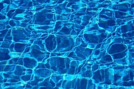 Эксперты предупредили об опасных микроорганизмах в бассейнах отелей