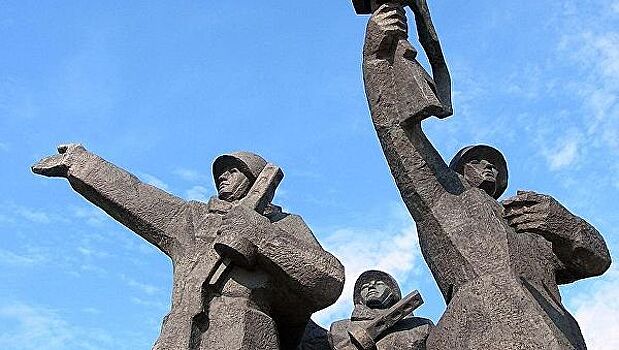 В Латвии одобрили снос памятника освободителям Риги
