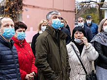 Глава администрации Ростова поручил решить вопросы с дорогой и парковкой на улице Степана Разина