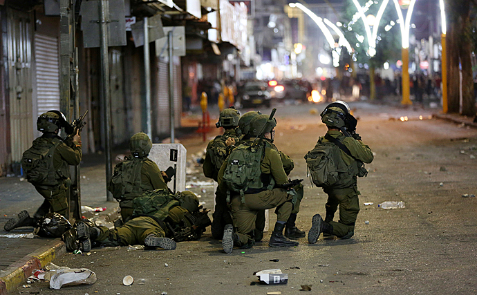 Военные Израиля ранили пятерых палестинцев во время рейда на Западном берегу
