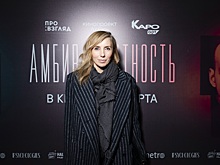 Бондарчук пришла на премьеру «Амбивалентности» в пальто «с мужского плеча», Максимова — в пестрой рубашке, а дочь Виторгана — в total black