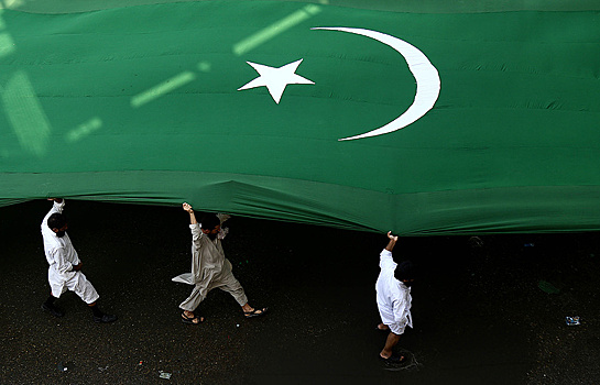 В Пакистане возник дефицит продуктов нефтепереработки