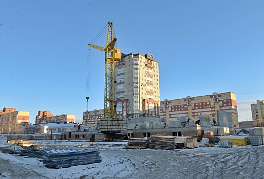 Депутаты «Единой России» оценили ход строительства школы в Чкаловском