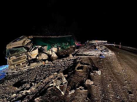 Дальнобойщики устроили массовое ДТП на «трассе смерти» в Сибири