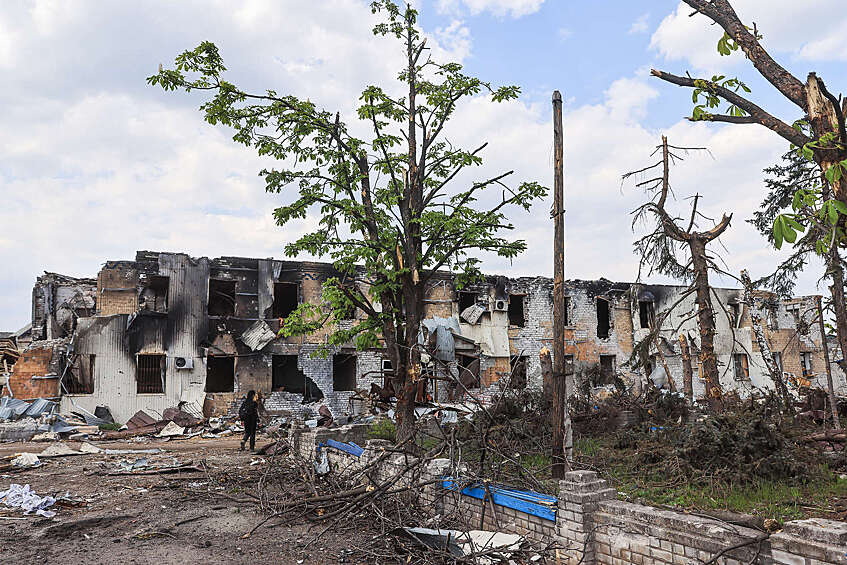 Разрушения на территории железнодорожного депо города Попасная, 9 мая 2022 года