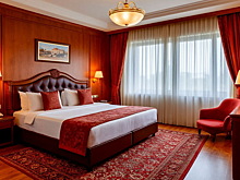 Мать-одиночка постучала не в ту дверь в отеле и подверглась групповому изнасилованию