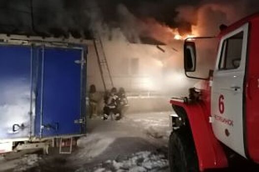 Под Челябинском произошел крупный пожар на мебельной фабрике
