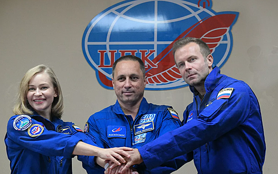 В Роскосмосе отказались раскрыть стоимость полета киноэкипажа на МКС