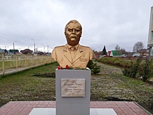 В Новосибирске бюст Героя СССР Николая Кузнецова вернули на постамент после реставрации