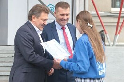 Металлурги Уральской Стали поздравили студентов с началом учебного года