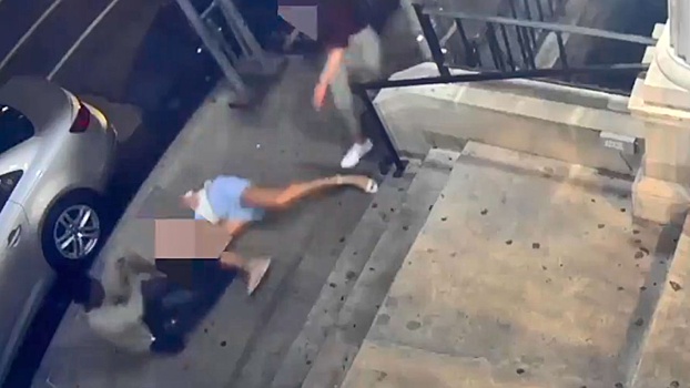 Полиция Нью-Йорка распространила видео нападения на туристку из РФ