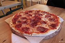 Владельцы сгоревшего бара «Шатун» открыли у Центрального парка кафе с гигантскими пиццами