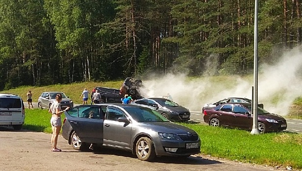 В Ленобласти водитель выскочил на встречную полосу: убил троих и погиб сам