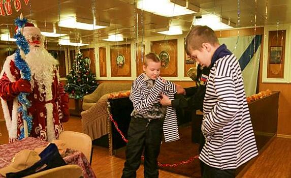 Российские чиновники приняли участие в новогодней акции «Елка желаний»