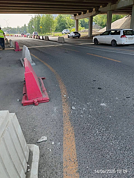 Летящий с Кузбасского моста мусор опять стал крушить машины