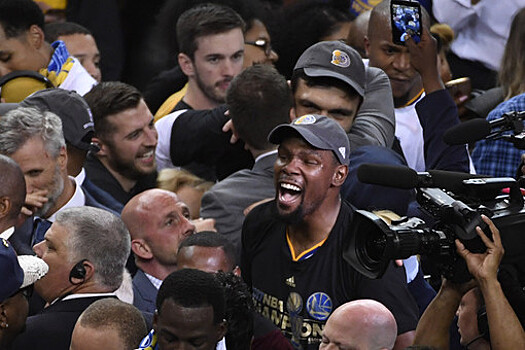 "Голден Стэйт" одержал победу над "Хьюстоном" в полуфинальной серии НБА