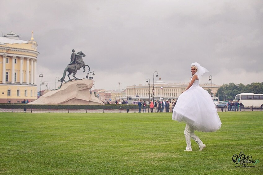 Петр на лошади, лошадь на Петре.
