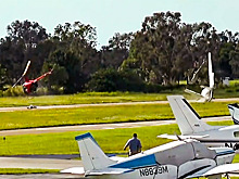 Момент столкновения самолета с вертолетом во Флориде попал на видео