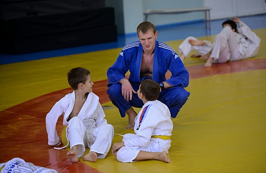 Воспитанники спортивного клуба «Схватка» из Десеновского завоевали призовые места в юношеской лиге по самбо