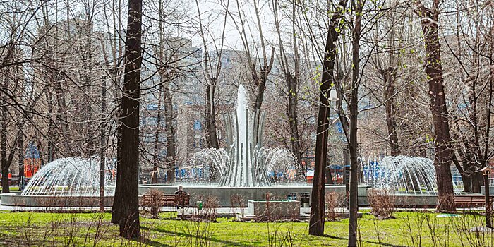 В московских парках заработали фонтаны