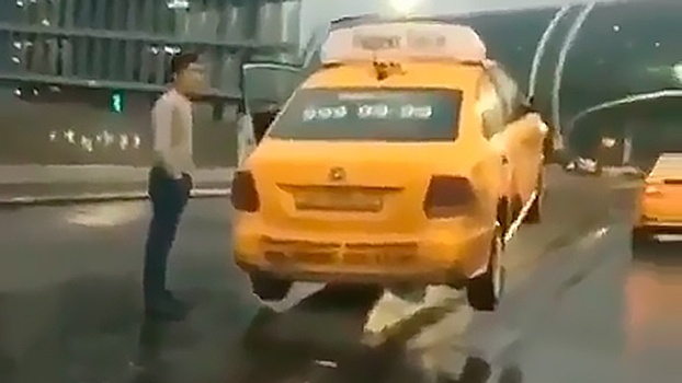 «Летающее» такси сняли на видео возле Домодедово