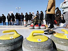 Моржи, хоккеисты и фигуристы собрались на Дне зимних видов спорта во Владивостоке