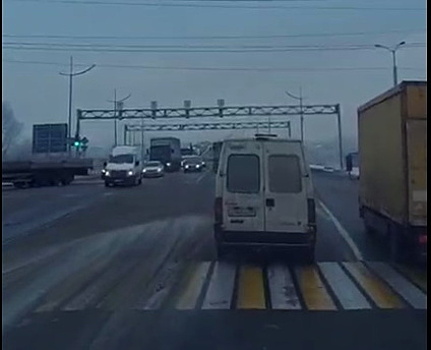 На аварийном перекрёстке Емельянова с окружной изменили схему движения