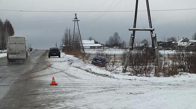 В Кировской области водитель «Skoda Octavia» сбил 27-летнюю женщину и скатился в кювет