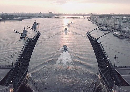 На рейде Невы полностью сформирована линия парадного строя кораблей ВМФ