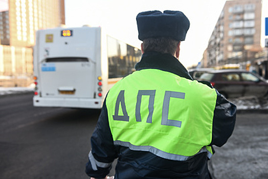 Автомобиль каршеринга перелетел через подземный пешеходный переход на Ленинском проспекте