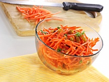 Морковный салат с орехами