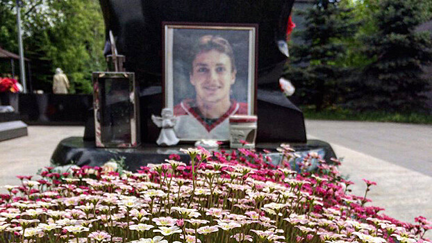 Вандалы осквернили могилы погибших хоккеистов «Локомотива»