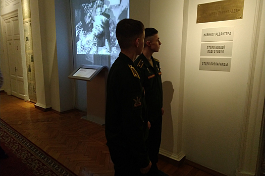 Курсанты Михайловской военной артиллерийской академии посетили Мариинский дворец