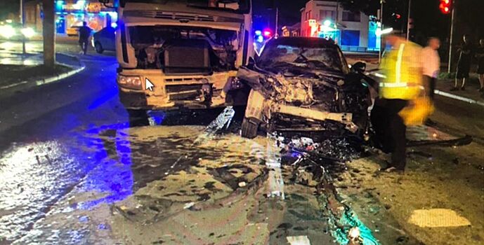 Мужчина и ребенок пострадали в ДТП с грузовиком в Ростове