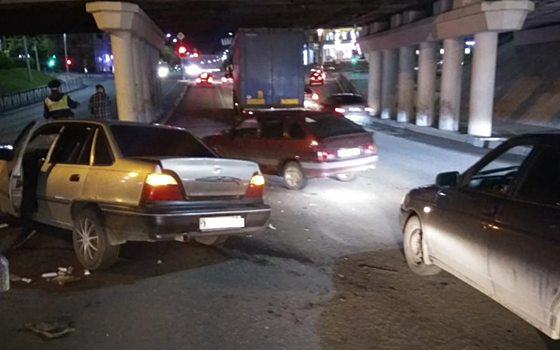 У «Барса» в Рязани столкнулись фура и легковушка