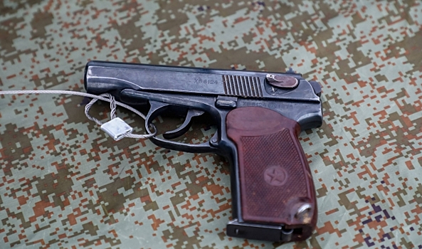 Нервный водитель выстрелил в стекло фуры на трассе под Волгоградом