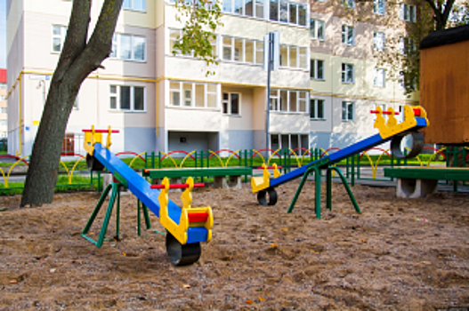 Детские и спортивные площадки устанавливают в псковских дворах