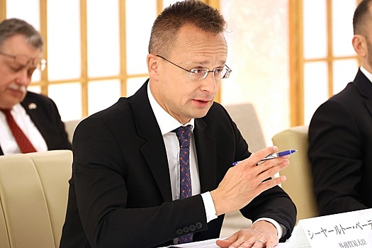 Сийярто: ошибочная политика нынешнего руководства ЕС ведет Европу к военному конфликту