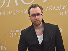 39-летний актер Данила Якушев пришел на премьеру с новой девушкой: что о ней известно