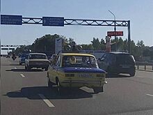 Авторитетный автомобиль ушедшей эпохи заметили на М4 «Дон» под Воронежем