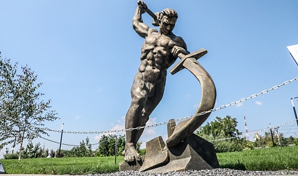 Скульптуру «Перекуем мечи на орала» установят на проспекте Жукова в Волгограде