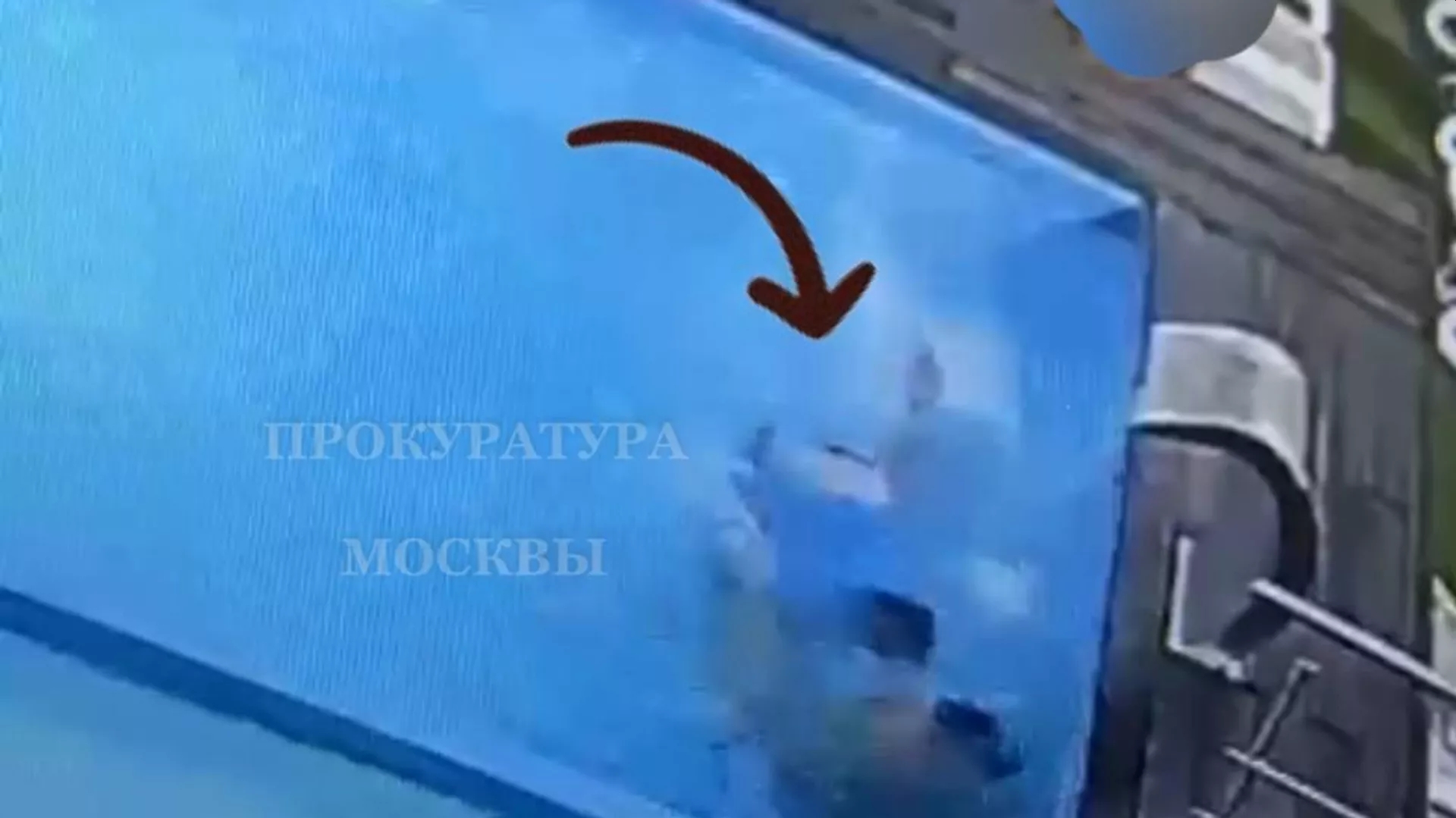 В московском бассейне спасли девочку, волосы которой попали в трубу