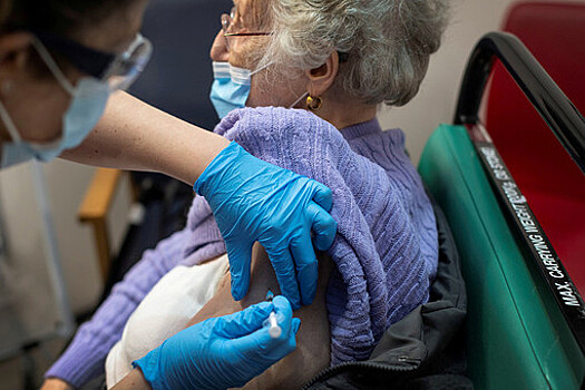 Минздрав одобрил применение вакцины "Спутник V" для людей старше 60 лет