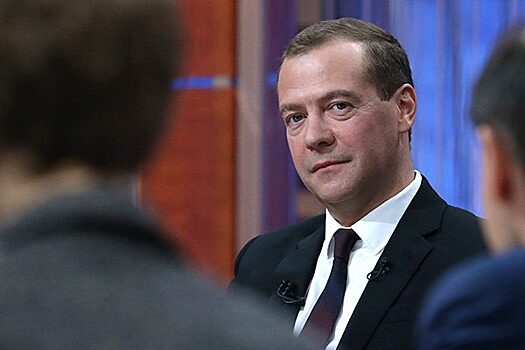 Медведев предложил изобразить что-нибудь для СМИ на бис