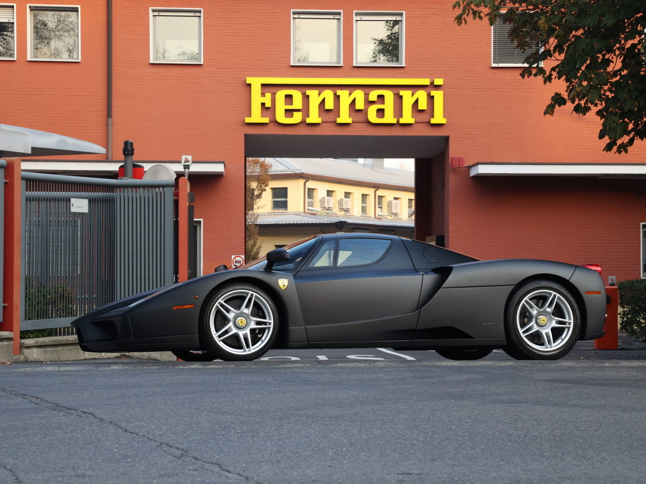 Новости автомира: Единственный матовый Ferrari Enzo появился на аукционе -  Рамблер/авто