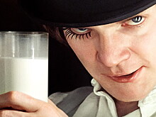 5 фильмов про злодеев-антагонистов со стаканом молока в руке
