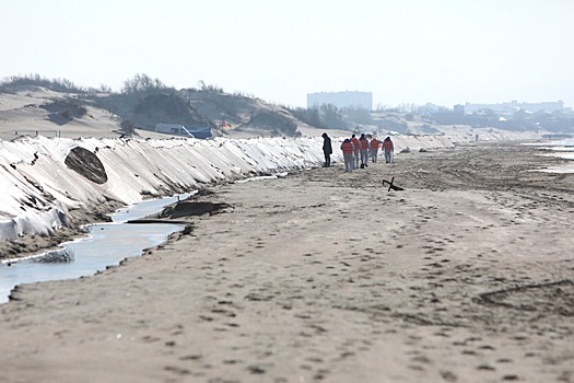 «Черноморский молот» разрушил защитные валы на песчаных пляжах в Анапе