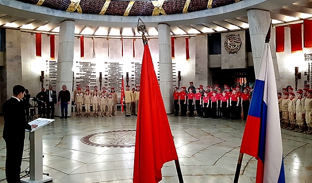 Еще 100 волгоградских школьников пополнили ряды юнармейцев