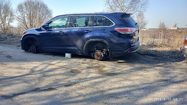 В Нижнем Новгороде воришки поменяли дорогие колеса на кастрюльку