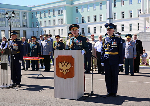 Замминистра обороны Александр Фомин поздравил первых выпускников Петрозаводского ПКУ